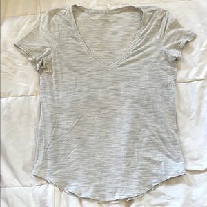 Lululemon Love V Neck T-Shirt, size 6
